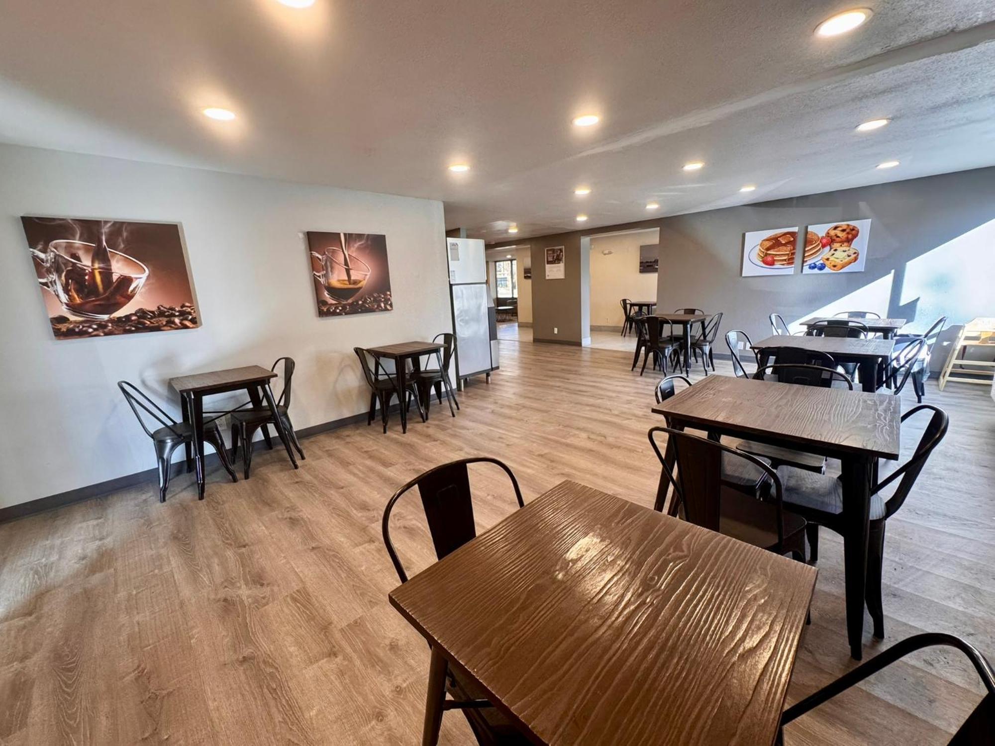 Super 8 By Wyndham Great Falls City Center Bagian luar foto