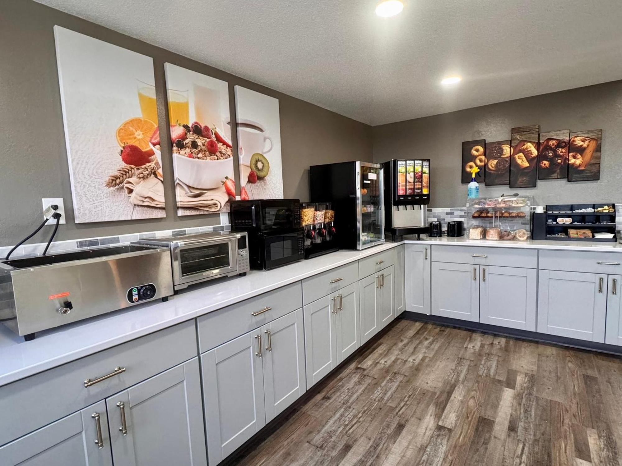 Super 8 By Wyndham Great Falls City Center Bagian luar foto