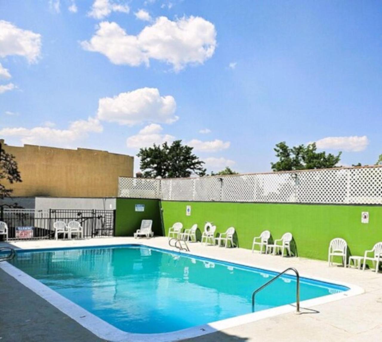 Super 8 By Wyndham Great Falls City Center Bagian luar foto