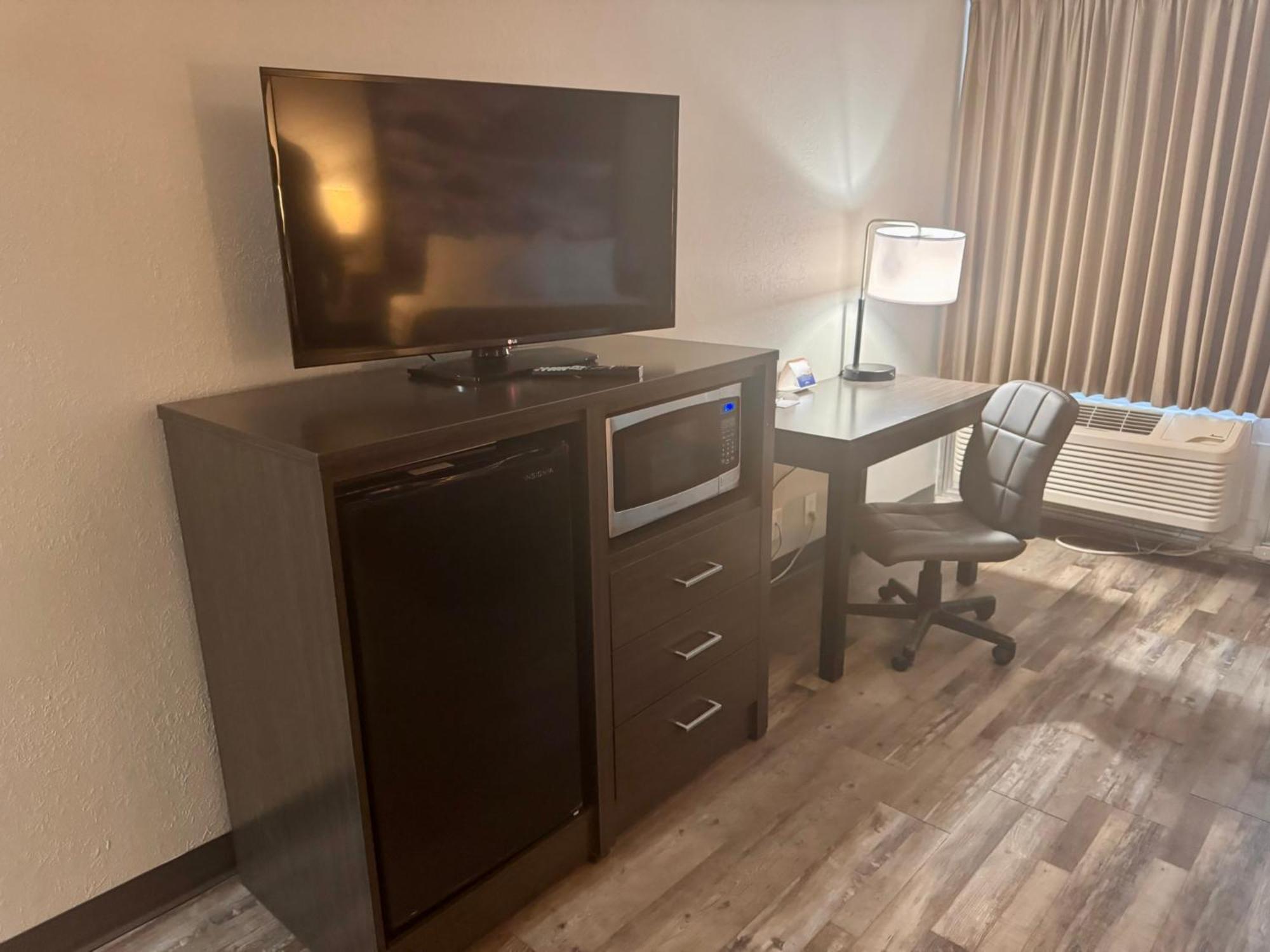 Super 8 By Wyndham Great Falls City Center Bagian luar foto