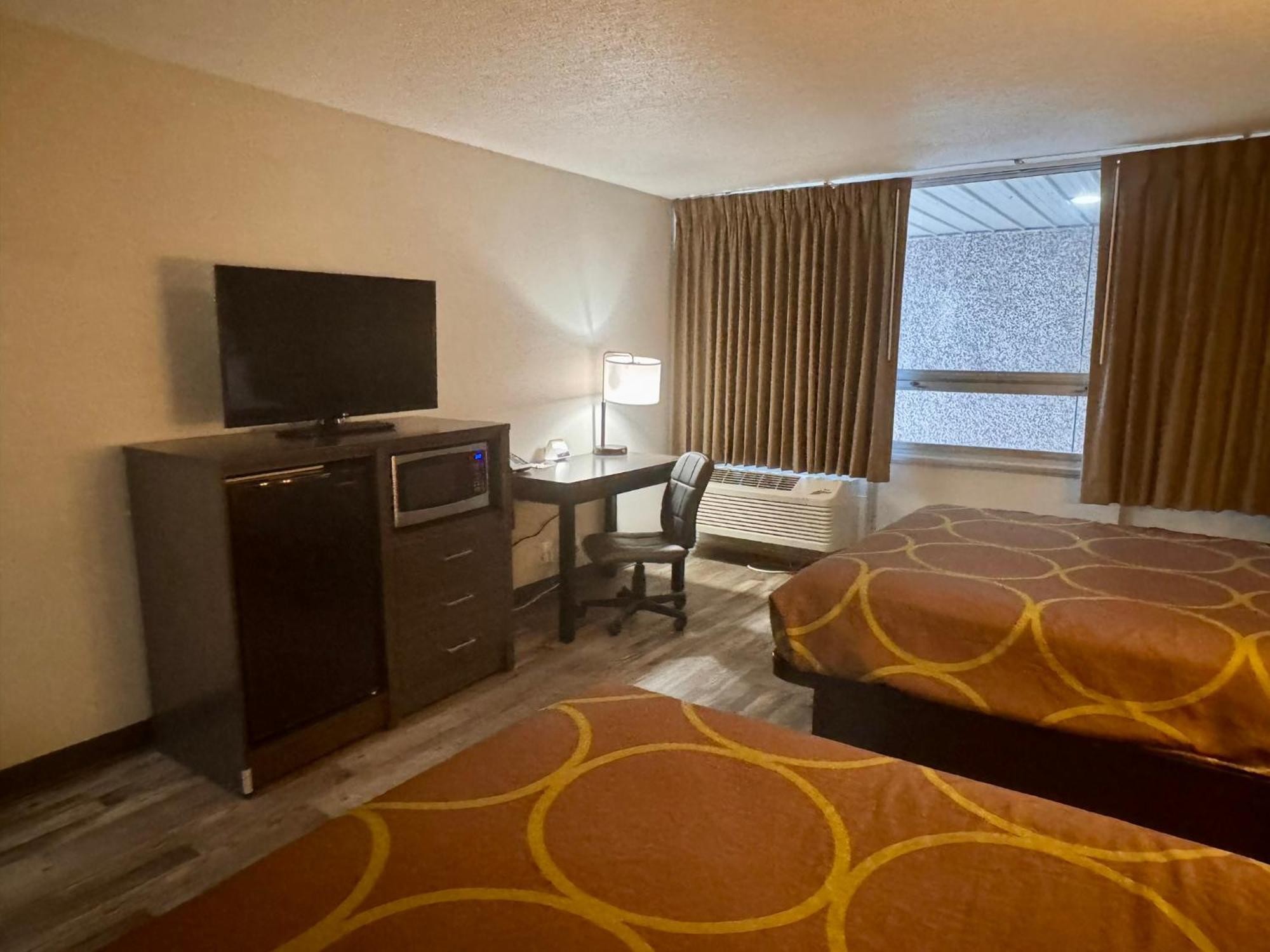 Super 8 By Wyndham Great Falls City Center Bagian luar foto