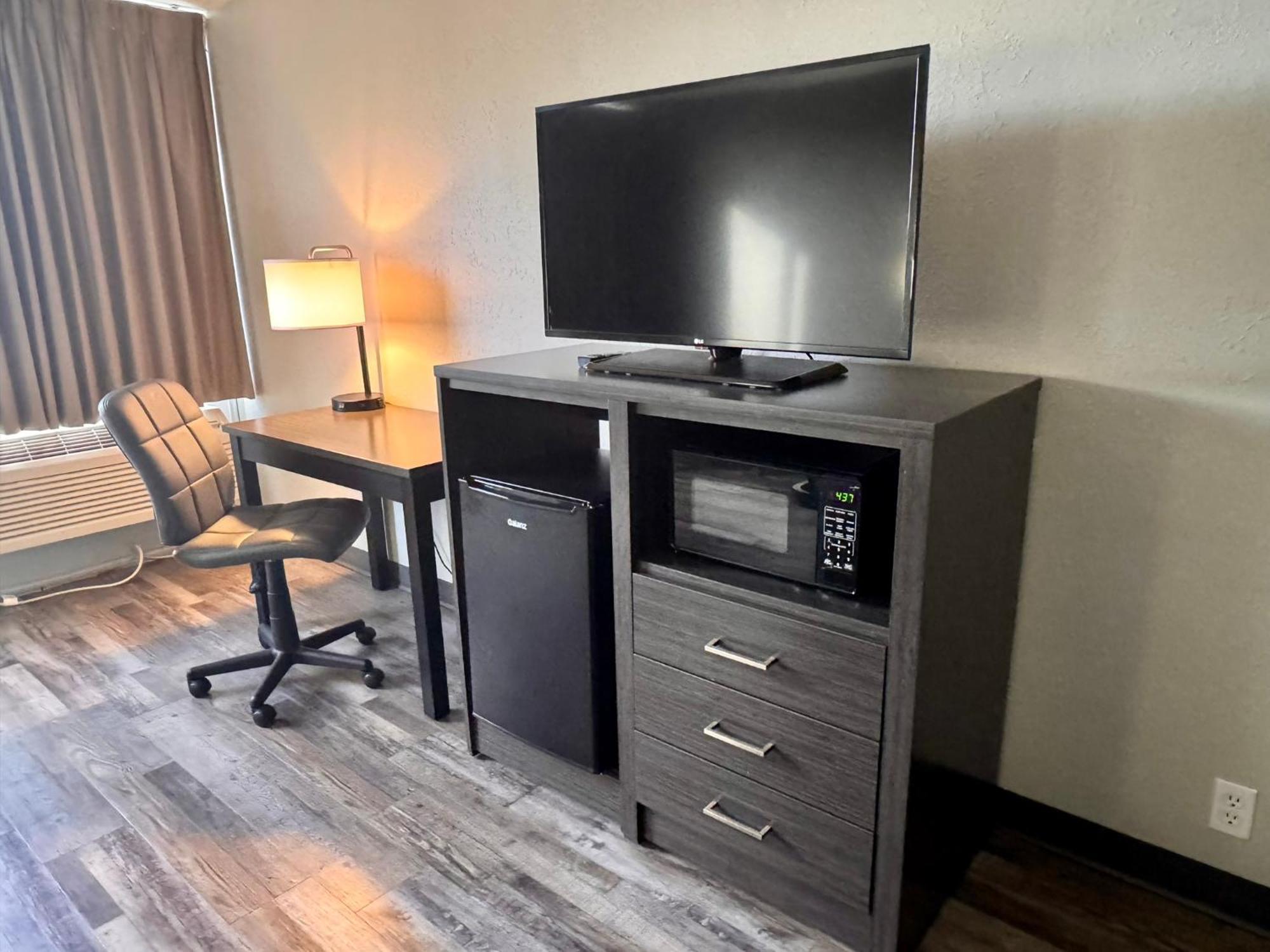 Super 8 By Wyndham Great Falls City Center Bagian luar foto